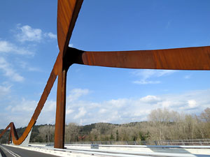 Ponts de Girona. El pont de l'Aurora en el límit dels barris de Pedret i Pont Major