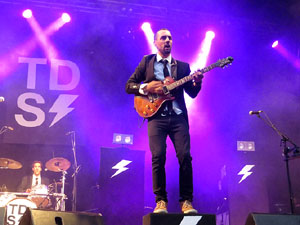 Sant Jordi 2016 a Girona. Concert de Sant Jordi amb Celtas Cortos, Blaumut i Teràpia de Shock