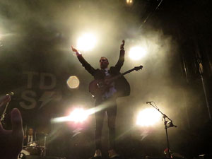 Sant Jordi 2016 a Girona. Concert de Sant Jordi amb Celtas Cortos, Blaumut i Teràpia de Shock