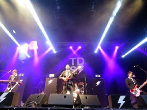 Sant Jordi 2016 a Girona. Concert de Sant Jordi amb Celtas Cortos, Blaumut i Teràpia de Shock