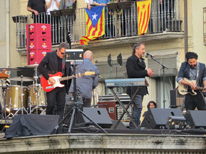 Festival Strenes 2016. Concert inaugural al terrat del punt d'Informaci&oacute; de la Rambla a c&agrave;rrec de Love of Lesbian