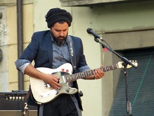 Festival Strenes 2016. Concert inaugural al terrat del punt d'Informaci&oacute; de la Rambla a c&agrave;rrec de Love of Lesbian