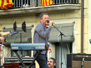 Festival Strenes 2016. Concert inaugural al terrat del punt d'Informaci&oacute; de la Rambla a c&agrave;rrec de Love of Lesbian