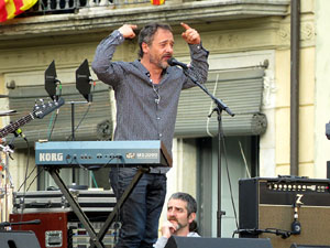 Festival Strenes 2016. Concert inaugural al terrat del punt d'Informaci&oacute; de la Rambla a c&agrave;rrec de Love of Lesbian