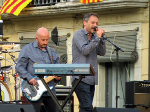 Festival Strenes 2016. Concert inaugural al terrat del punt d'Informaci&oacute; de la Rambla a c&agrave;rrec de Love of Lesbian