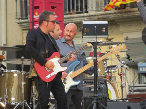 Festival Strenes 2016. Concert inaugural al terrat del punt d'Informaci&oacute; de la Rambla a c&agrave;rrec de Love of Lesbian