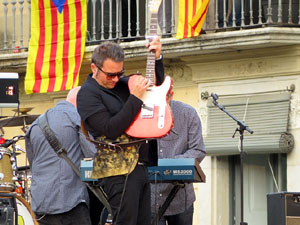 Festival Strenes 2016. Concert inaugural al terrat del punt d'Informaci&oacute; de la Rambla a c&agrave;rrec de Love of Lesbian