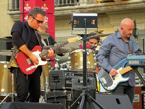 Festival Strenes 2016. Concert inaugural al terrat del punt d'Informaci&oacute; de la Rambla a c&agrave;rrec de Love of Lesbian