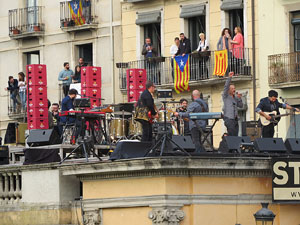 Festival Strenes 2016. Concert inaugural al terrat del punt d'Informaci&oacute; de la Rambla a c&agrave;rrec de Love of Lesbian