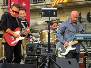 Festival Strenes 2016. Concert inaugural al terrat del punt d'Informaci&oacute; de la Rambla a c&agrave;rrec de Love of Lesbian