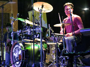 Festival Strenes 2016. Concurs INTRO. Actuaci&oacute; del grup Xakras