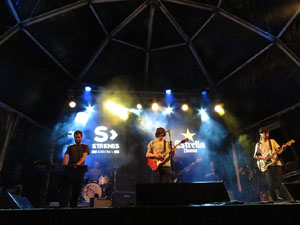 Festival Strenes 2016. Escenari de la pla&ccedil;a de Sant Feliu. Actuaci&oacute; de Joan Colomo