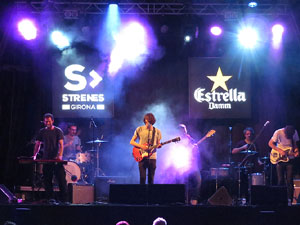 Festival Strenes 2016. Escenari de la pla&ccedil;a de Sant Feliu. Actuaci&oacute; de Joan Colomo