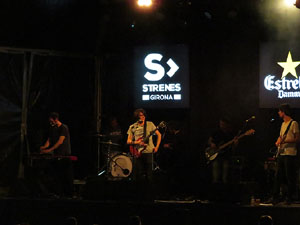 Festival Strenes 2016. Escenari de la pla&ccedil;a de Sant Feliu. Actuaci&oacute; de Joan Colomo
