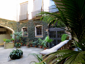 Temps de Flors 2016. Muntatges i instal&middot;lacions al Palau de Caramany