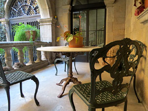 Temps de Flors 2016. Muntatges i instal&middot;lacions al Palau de Caramany