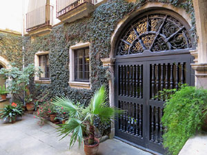 Temps de Flors 2016. Muntatges i instal&middot;lacions al Palau de Caramany