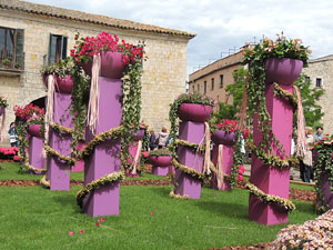 Temps de Flors 2016. Muntatges i instal&middot;lacions a la pla&ccedil;a dels Jurats