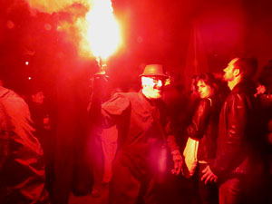 Temps de Flors 2016. Espectacle Lymbus, a càrrec de Comediants, a les escales de Sant Feliu