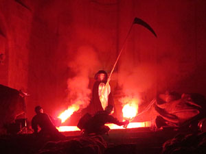 Temps de Flors 2016. Espectacle Lymbus, a càrrec de Comediants, a les escales de Sant Feliu