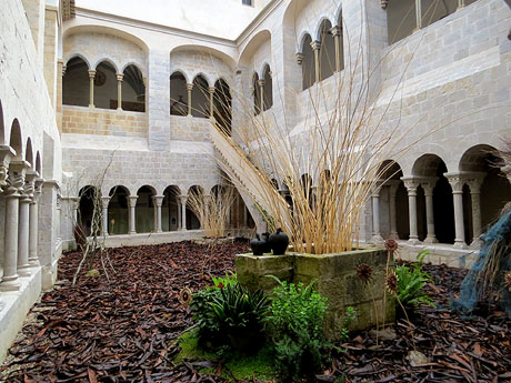 Temps de Flors 2016. Monestir de Sant Daniel. Decoraci&oacute; floral del claustre