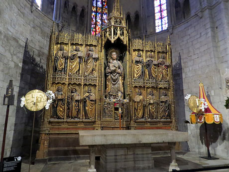 Temps de Flors 2016. Esgl&eacute;sia de Sant Feliu. La nau i les capelles laterals