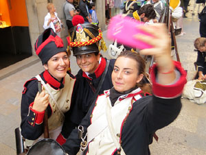 VIII Festa Reviu els Setges Napole&ograve;nics de Girona. Desfilada pels carrers del Barri Vell