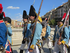 VIII Festa Reviu els Setges Napole&ograve;nics de Girona. Desfilada pels carrers del Barri Vell