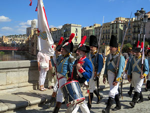 VIII Festa Reviu els Setges Napole&ograve;nics de Girona. Desfilada pels carrers del Barri Vell