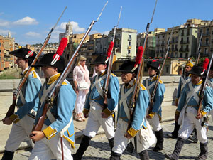 VIII Festa Reviu els Setges Napole&ograve;nics de Girona. Desfilada pels carrers del Barri Vell