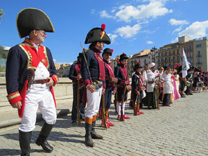 VIII Festa Reviu els Setges Napole&ograve;nics de Girona. Desfilada pels carrers del Barri Vell