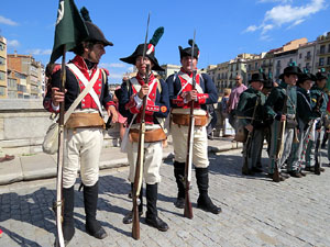 VIII Festa Reviu els Setges Napole&ograve;nics de Girona. Desfilada pels carrers del Barri Vell