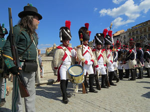 VIII Festa Reviu els Setges Napole&ograve;nics de Girona. Desfilada pels carrers del Barri Vell