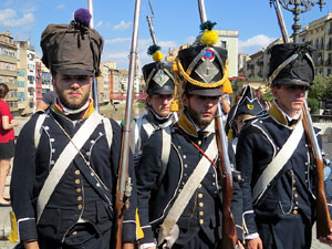 VIII Festa Reviu els Setges Napole&ograve;nics de Girona. Desfilada pels carrers del Barri Vell