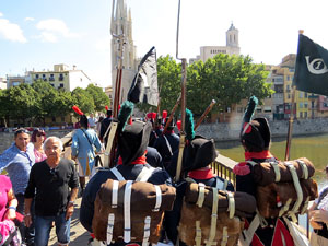 VIII Festa Reviu els Setges Napole&ograve;nics de Girona. Desfilada pels carrers del Barri Vell