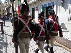 VIII Festa Reviu els Setges Napole&ograve;nics de Girona. Desfilada pels carrers del Barri Vell