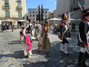 VIII Festa Reviu els Setges Napole&ograve;nics de Girona. Desfilada pels carrers del Barri Vell