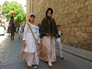 VIII Festa Reviu els Setges Napole&ograve;nics de Girona. Desfilada pels carrers del Barri Vell