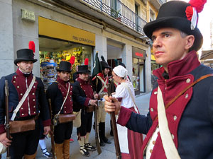 VIII Festa Reviu els Setges Napole&ograve;nics de Girona. Desfilada pels carrers del Barri Vell