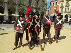 VIII Festa Reviu els Setges Napole&ograve;nics de Girona. Representaci&oacute; teatral a la pla&ccedil;a de la Independ&egrave;ncia
