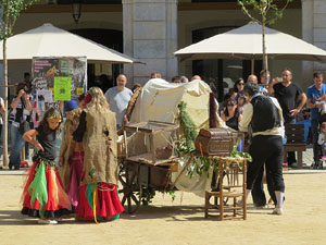 VIII Festa Reviu els Setges Napole&ograve;nics de Girona. Representaci&oacute; teatral a la pla&ccedil;a de la Independ&egrave;ncia