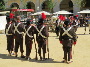 VIII Festa Reviu els Setges Napole&ograve;nics de Girona. Representaci&oacute; teatral a la pla&ccedil;a de la Independ&egrave;ncia