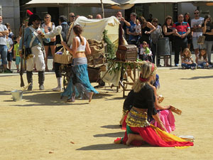 VIII Festa Reviu els Setges Napole&ograve;nics de Girona. Representaci&oacute; teatral a la pla&ccedil;a de la Independ&egrave;ncia