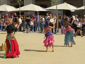 VIII Festa Reviu els Setges Napole&ograve;nics de Girona. Representaci&oacute; teatral a la pla&ccedil;a de la Independ&egrave;ncia