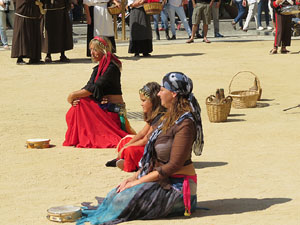 VIII Festa Reviu els Setges Napole&ograve;nics de Girona. Representaci&oacute; teatral a la pla&ccedil;a de la Independ&egrave;ncia