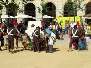VIII Festa Reviu els Setges Napole&ograve;nics de Girona. Representaci&oacute; teatral a la pla&ccedil;a de la Independ&egrave;ncia