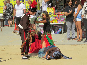 VIII Festa Reviu els Setges Napole&ograve;nics de Girona. Representaci&oacute; teatral a la pla&ccedil;a de la Independ&egrave;ncia