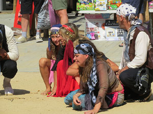 VIII Festa Reviu els Setges Napole&ograve;nics de Girona. Representaci&oacute; teatral a la pla&ccedil;a de la Independ&egrave;ncia