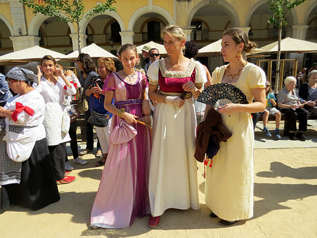 VIII Festa Reviu els Setges Napole&ograve;nics de Girona. Presentaci&oacute; dels grups de recreaci&oacute;