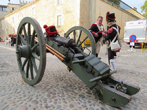 VIII Festa Reviu els Setges Napole&ograve;nics de Girona. Inici de la recreaci&oacute; a la pla&ccedil;a de Sant Dom&egrave;nec